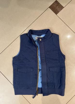 Безрукавка oshkosh на 5/6р