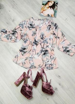 Жіноча блуза. сорочка з квітковим принтом.