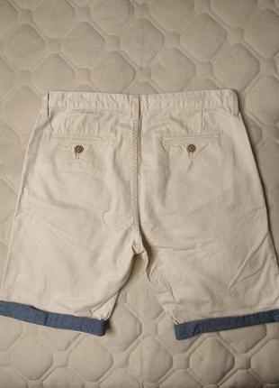 Стильные мужские шорты с кармашками и джинсовым отворотом молочного цвета размер 32/40 замеры в описании3 фото