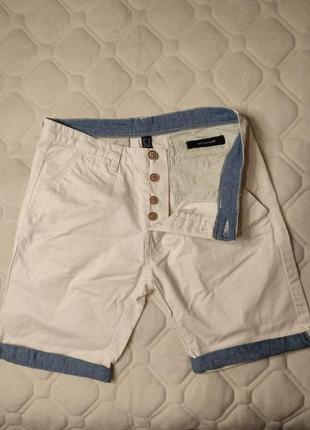 Стильные мужские шорты с кармашками и джинсовым отворотом молочного цвета размер 32/40 замеры в описании4 фото
