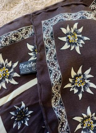 Шелковый шейный платок в эдельвейсах.3 фото