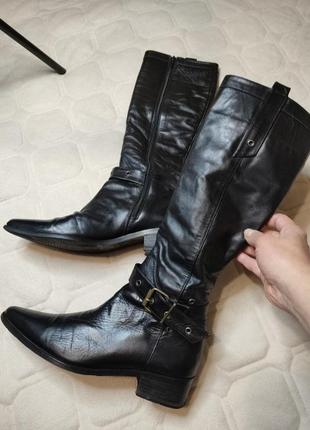 Шкіряні високі чоботи з утепленням зручні чорні з пряжкою 37 розмір8 фото