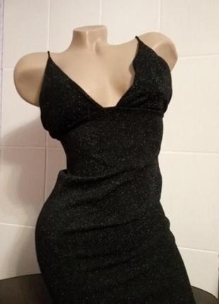 Маленька, чорна сукня з люрексом з відкритою спиною.1 фото
