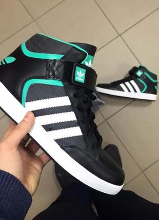 Оригінальні кросівки adidas