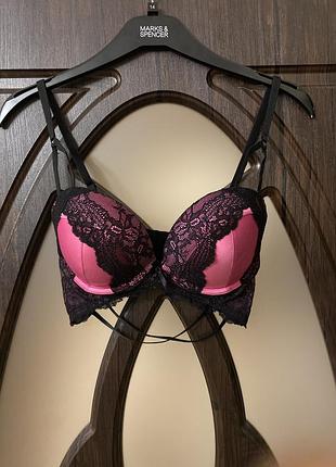 Шикарний, ажурний, бюстгальтер, розового кольору, з чорним ажуром, с супер пушапом👌