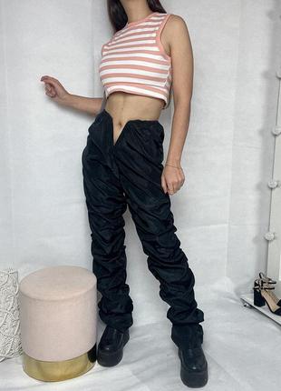 Чёрные штаны prettylittlething