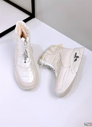 Белые молочные бежевые кожаные зимние дутики на массивной платформе спортивные ботинки кроссовки с молнией замочком змейкой спереди впереди зима10 фото