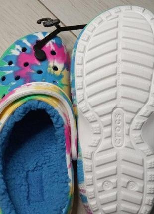 Крокси утеплені crocs classic tie dye unisex powder blue / multi жіночі крокси з хутром3 фото