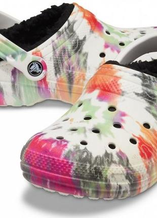 Утеплені crocs classic tie-dye lined clog жіночі крокси з хутром крокси унісекс