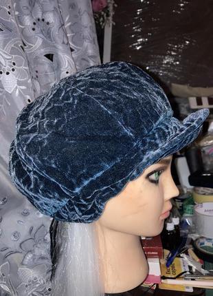 Тёплый зимний велюровый берет на искусственном меху