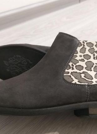 Замшевые коричневые ботинки