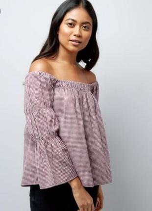 Отличный клетчатый топ с опущенными плечиками
