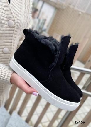 Черные натуральные замшевые зимние ботинки хайтопы без шнурков на белой толстой подошве слипоны замш зима6 фото