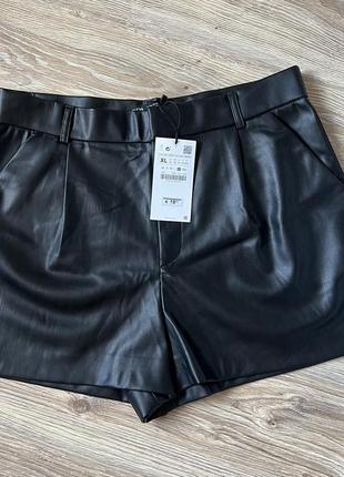 Трендові шкіряні шорти zara розмір xl