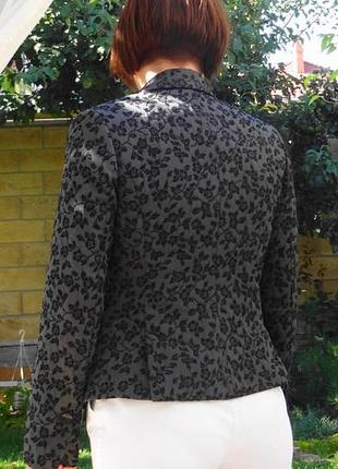 H&m. классичщ чёрный пиджак в чёрную розу.