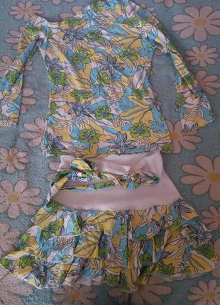 Яскравий літній костюм