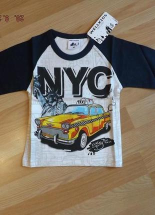 Футболка с длинным рукавом.