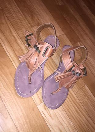 Босоножки zara с кисточками