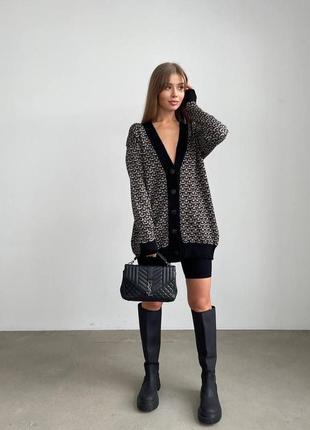 Кардиган в чорному кольорі