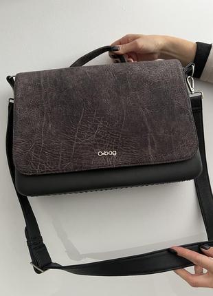 o bag 1300 bags on both the lateral and medial sides 103958985