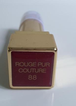 Помада зі зволожуючим ефектом yves saint laurent rouge pur couture