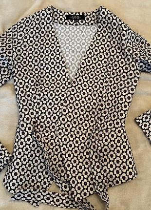 Жіночий тонкий короткий піджак