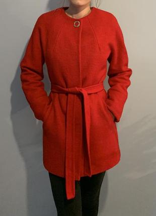 Червоне кашемірове пальто10 фото