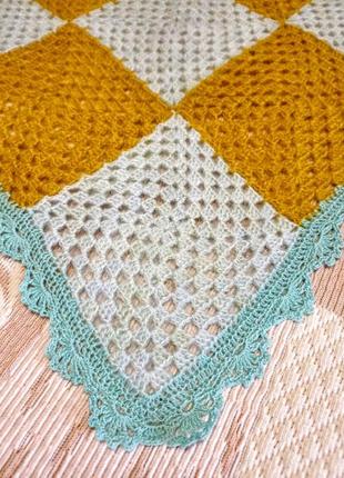 Шаля бабусин квадрат, в'язана гачком.