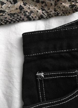 Ефектна джинсова чорна міні спідниця із рваностями від prettylittlething4 фото