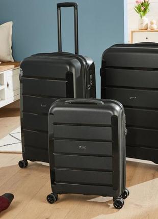 Малый пластиковый чемодан из полипропилена 30l topmove черный7 фото
