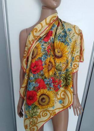Красивый платок с цветочным принтом1 фото