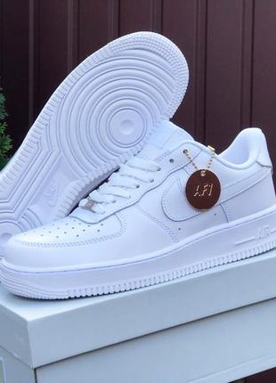 Кросівки жіночі nike air force 1 white / повсякденні кросівки найк / кросівки для міста і заняття спортом2 фото