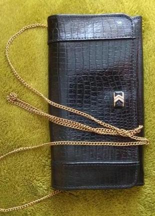 Клатч лаковий з ланцюжком