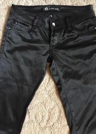 Супер джинсы жен черные зауженные плотный атлас р m(38)