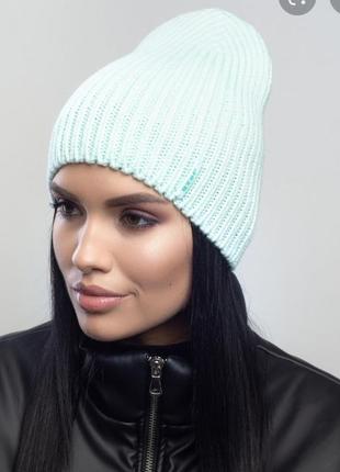 Модель селфи – женская демисезонная шапка