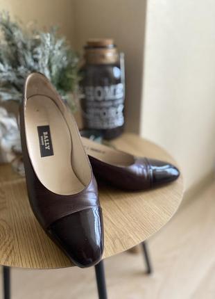 Шкіряні туфлі преміум бренду bally швейцарія! шкіра,лак коричневі/шоколад