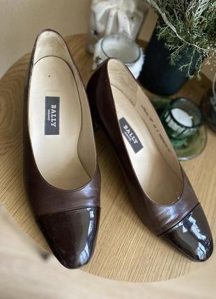 Туфлі преміум бренду bally швейцарія! шкіра,лак коричневі/шоколад1 фото