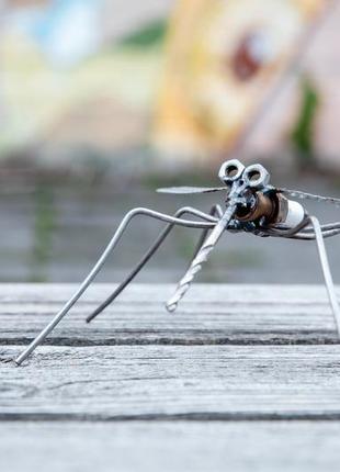 Статуетка «москіт»