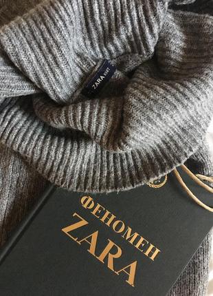 Серый свитер zara с открытыми плечами3 фото