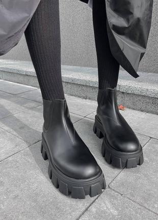 Женские сапоги люкс на осень весну демисезон ботинки prada monolith brushed leather chelsea boots на тракторной подошве в стиле прада