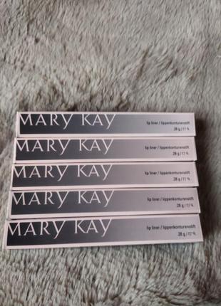 Олівці на губи