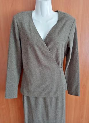 Красивий костюм з довгою спідницею