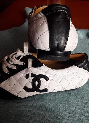 Спортивні туфлі