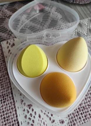 Спонжи косметичні