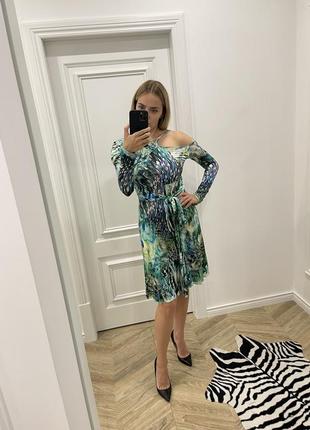 Шикарное платье из плотнои трикотажной тканиrobertocavalli