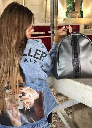Стильный молодежный рюкзак серебряного цвета5 фото