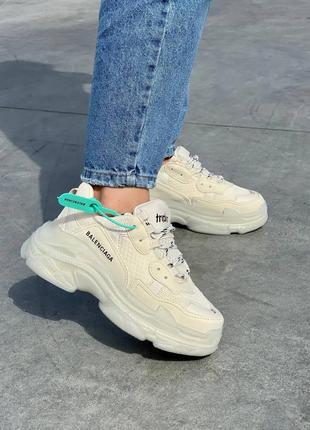 Balenciaga triple s beige бежевые кроссовки баленсиага6 фото