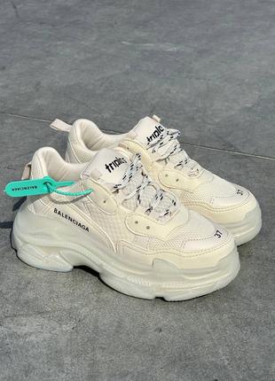 Balenciaga triple s beige бежевые кроссовки баленсиага9 фото