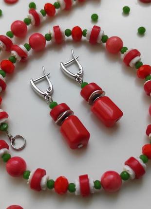 Комплект из коралла : бусы и сережки