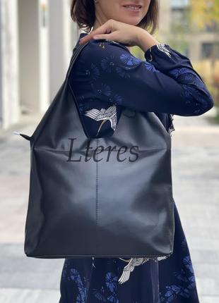 Кожаная удобная черная сумка на плечо